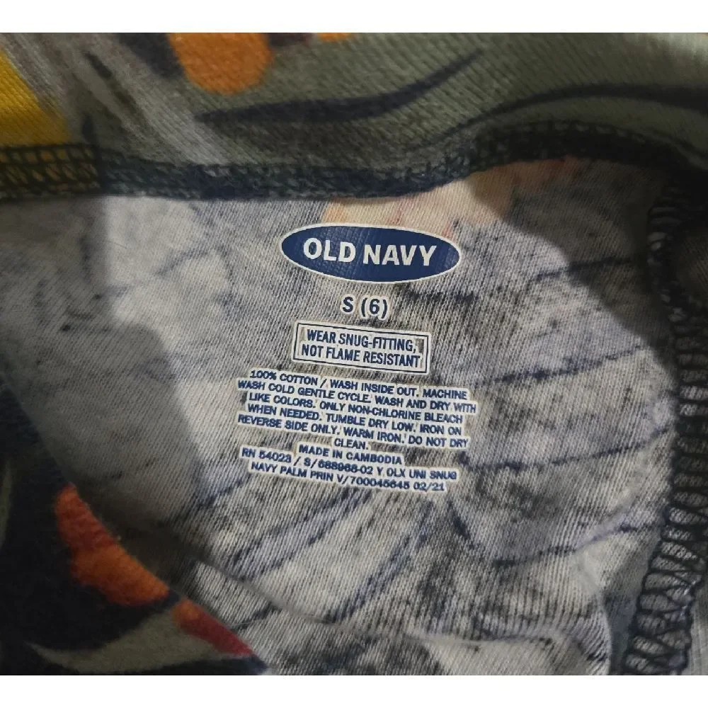 Old Navy gray tee